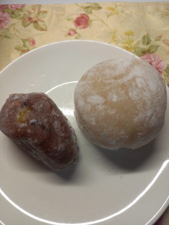 亥の子餅１８０円とミカン大福２００円