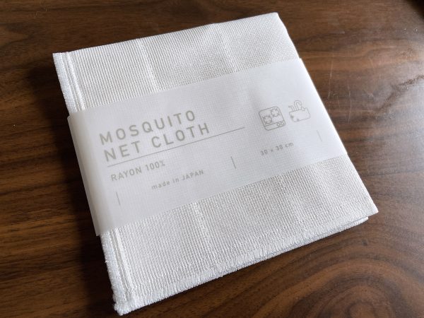 今回購入した蚊帳の布巾。ふやふやな手触りと吸水性が最高なんです。