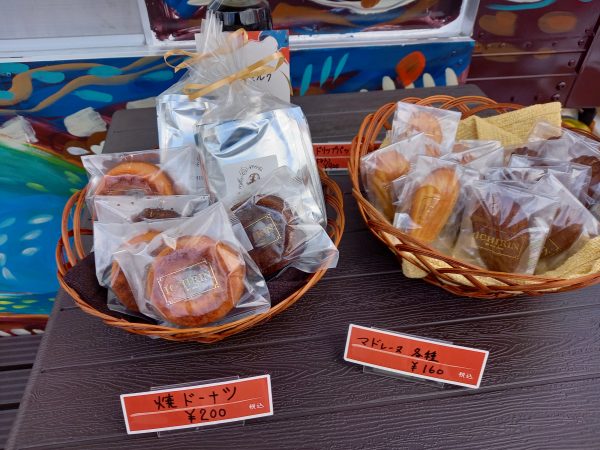 焼ドーナツ（２００円）、マドレーヌ（１６０円）