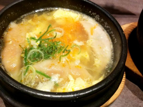 クッ(국)とは、韓国語で「スープ、汁」という意味。　熱々ですよ～♪