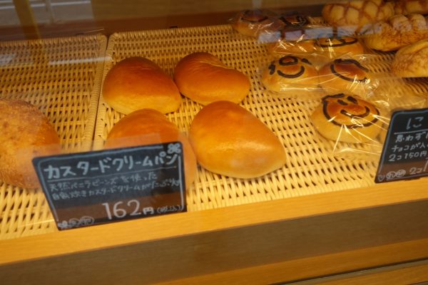 [松戸：piyopiyoBakery]クリームパンのようにフィリングを生地で包んだ菓子パンは日本発祥です。