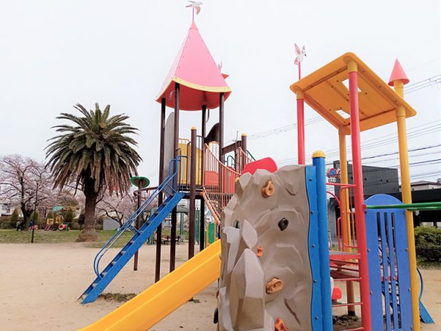 【池田】幼児向けの遊具が充実♪周辺施設にも恵まれた「光明公園」