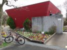 【吹田】赤いトイレだ、千里北公園。お隣は藤白台5丁目複合開発中！