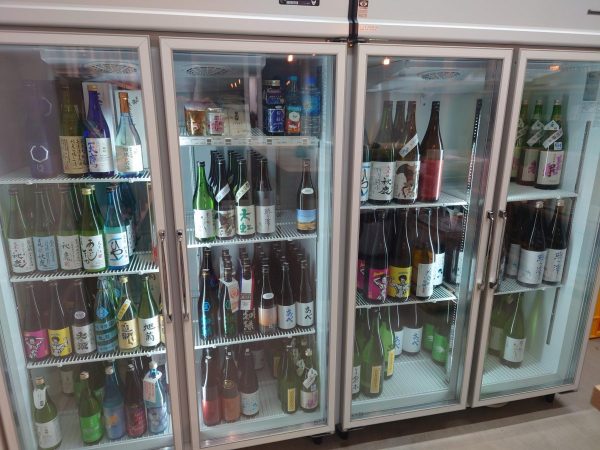 冷蔵庫の中にもたくさんの日本酒！