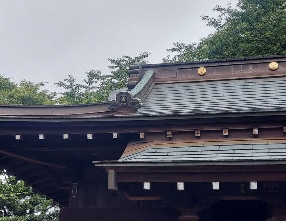 千葉氏やその一族である相馬氏は、将門の窮地を救ったといわれる妙見菩薩を信仰していました。屋根についている「☆」のマークをチェック！