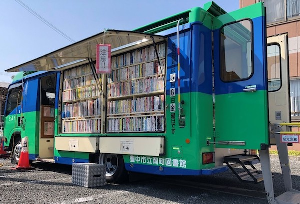 【豊中】3000冊の本を載せて市内を巡回！「動く図書館」の長い歴史と市民への思いやり