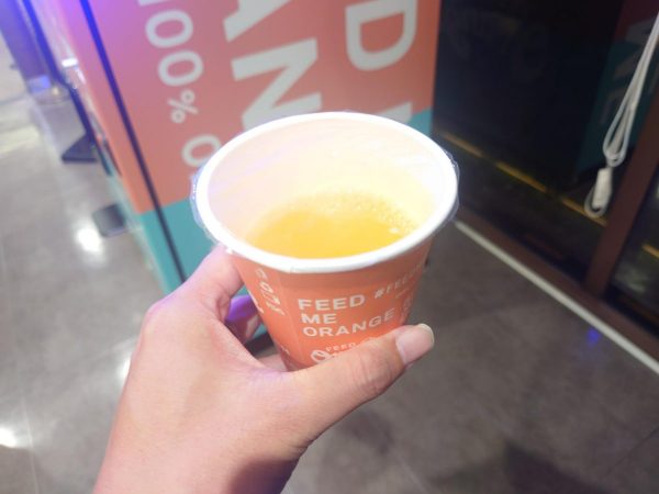 「Feed Me Orange」オレンジジュース自動販売機完成