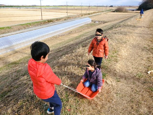 【柏】土手すべり！利根川の土手は最高の遊び場なり