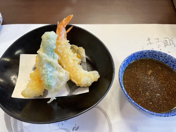 天つゆもウマい！海老の天ぷら大好きです。