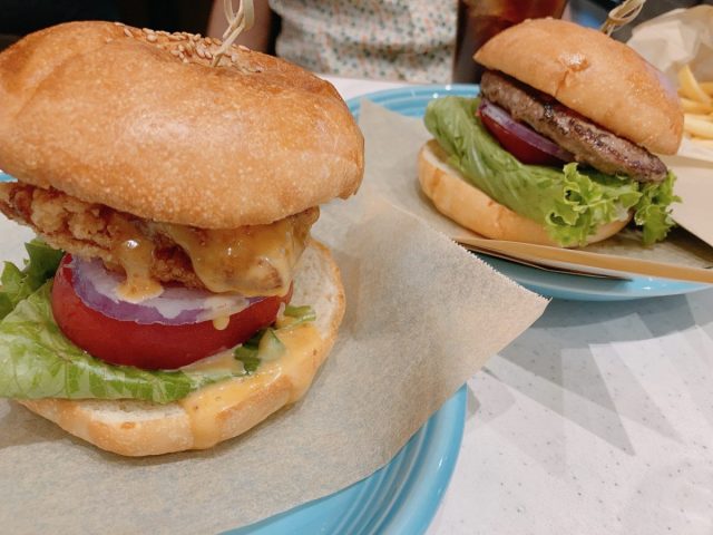 【豊中】ハンバーガーをガブリッ！したい時は「WOLFGANG PUCK PIZZA 大阪国際空港店」へ
