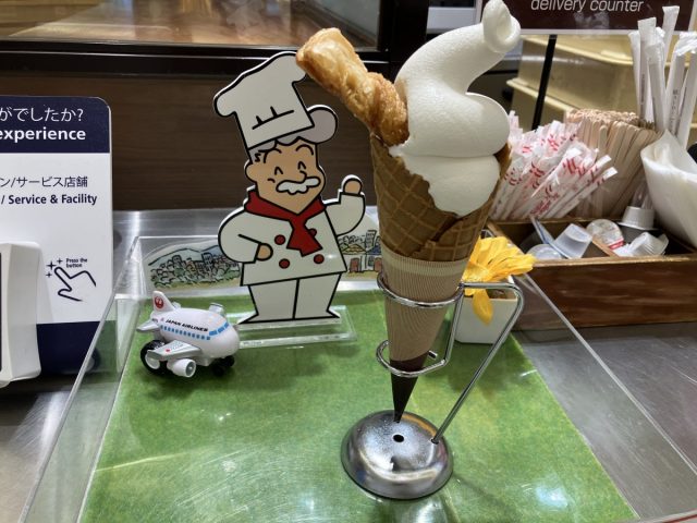 【豊中】超貴重！！「りくろーおじさんの店 大阪伊丹空港店」でソフトクリーム！？