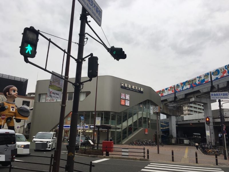 阪急南茨木駅まできて、やっと中央環状線が見えました。（モノレールの下）