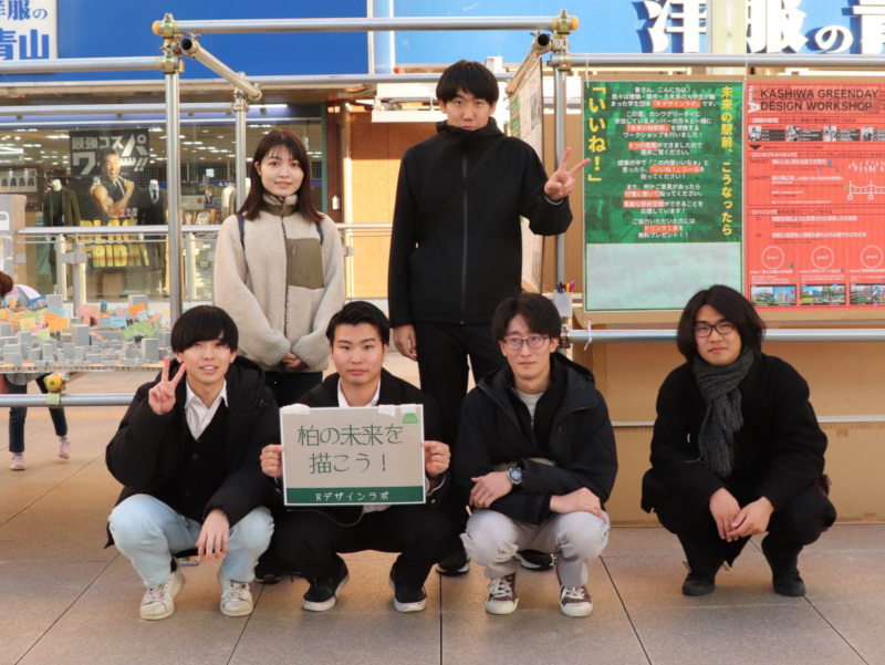 前回のグリーンデイに参加した、建築・都市系の学生団体「Rデザインラボ」の仲間と一緒に。高田くんは前列左から2番目。