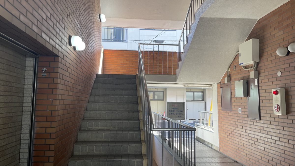 ロータリービル2Fの階段