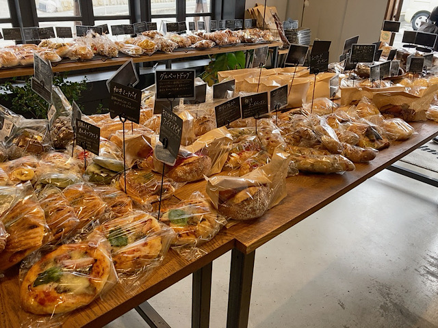 【池田】約130種類のおいしさと出合える話題のパン屋「gruppetto（グルペット）」