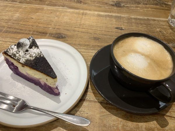 紫芋とバスクチーズケーキ