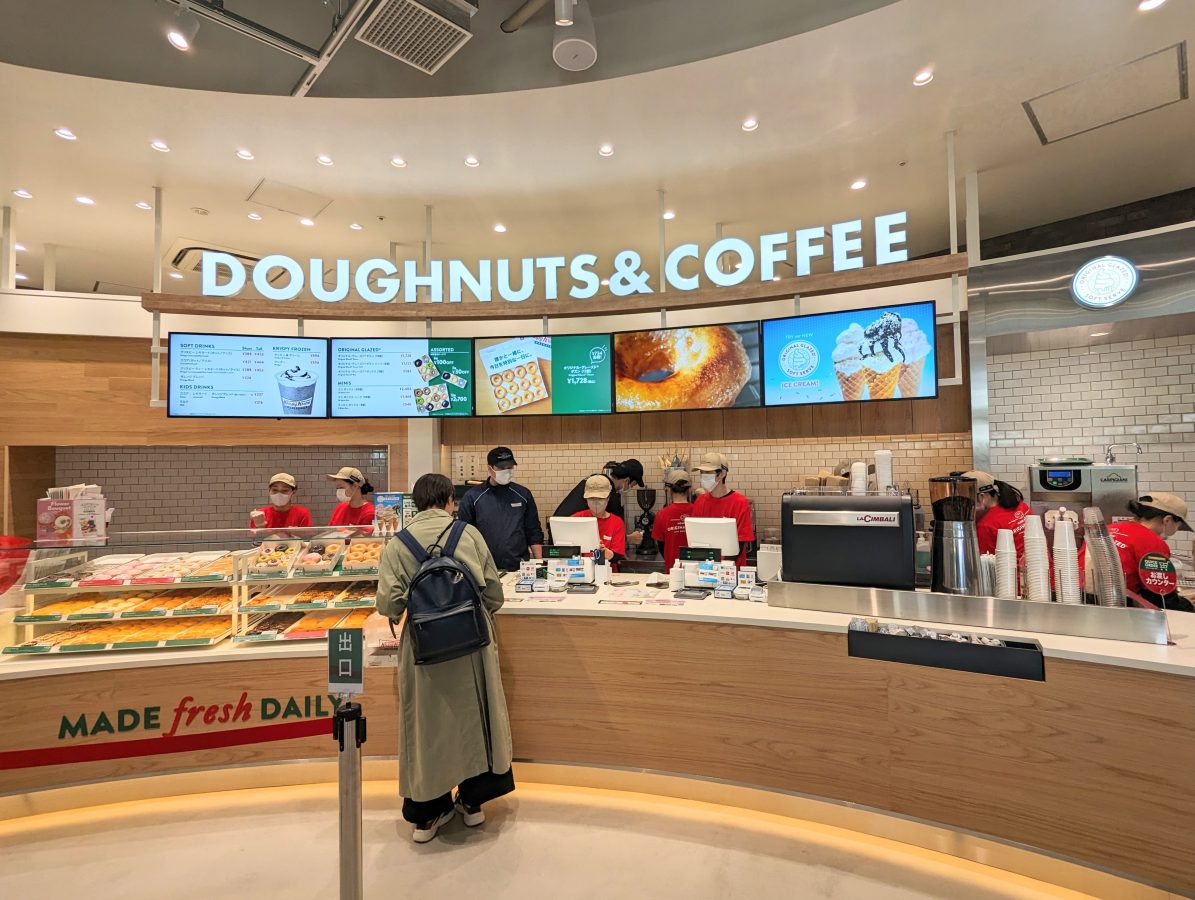 【吹田】関西初上陸の人気ソフトクリームを味わって♪「クリスピー・クリーム・ドーナツ ららぽーとEXPOCITY店」オープン!|まちっと北摂