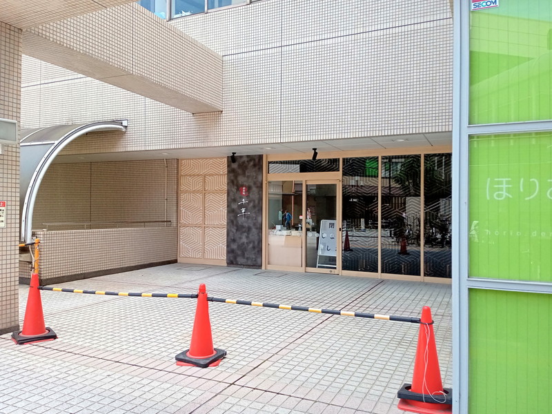 駅前の商業ビル「サンシティ池田」に誕生したおシャレなラーメン屋