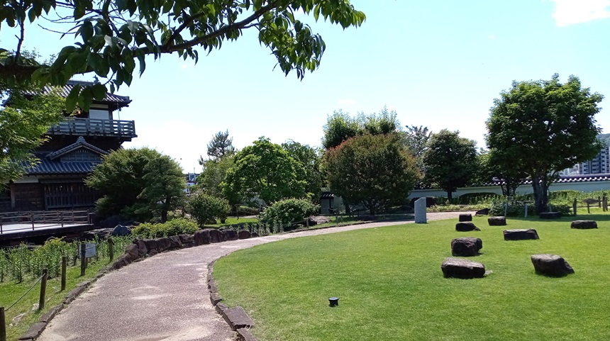 【池田】6月8日（土）池田城跡公園で「白ゆりまつり 2024」開催！美しいユリに囲まれながらマルシェやステージを楽しんで♪