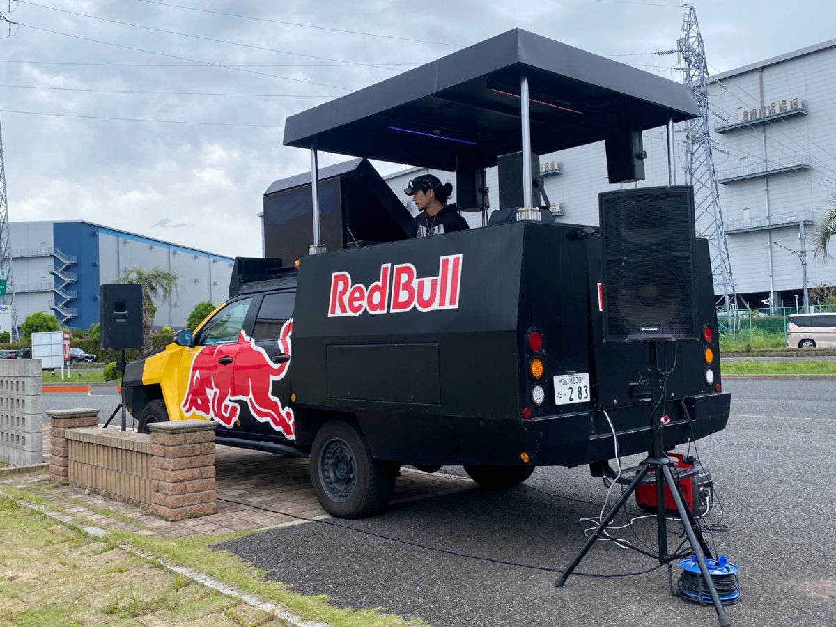 『DJ OVER』〜Red Bull Japan Event Car〜心地よいココロがオドル音楽の数々で盛り上げてくれました♪〜