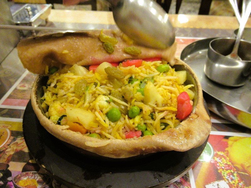 カシミール州の野菜とドライフルーツの「カシュミリ ビリヤニ」
