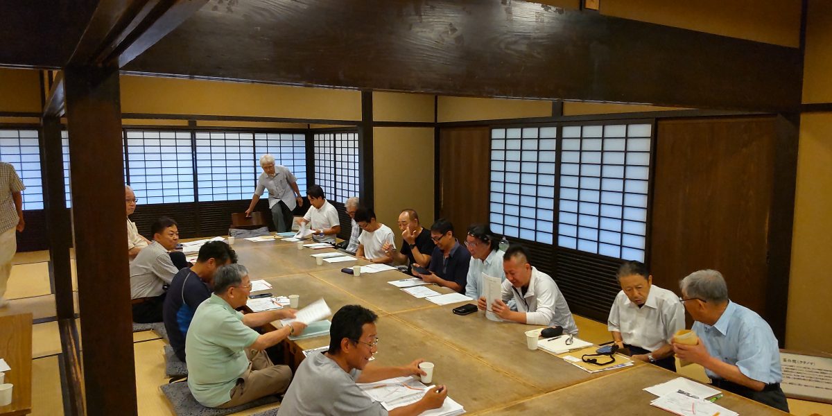 【写真】会議は熱気が。祭り当日を迎えるため、各町会の代表でしっかりと議論が重ねられています。