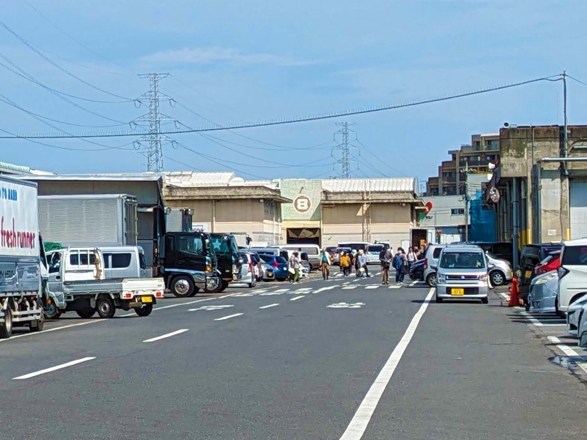 写真中央の⑧と書かれた建物が関連食品棟