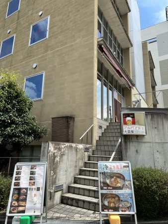 店舗入り口階段