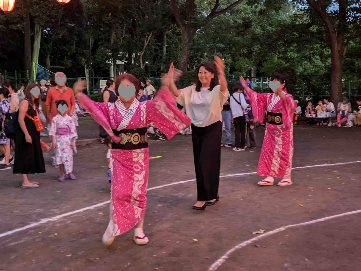 柏おどりを踊る柏市長