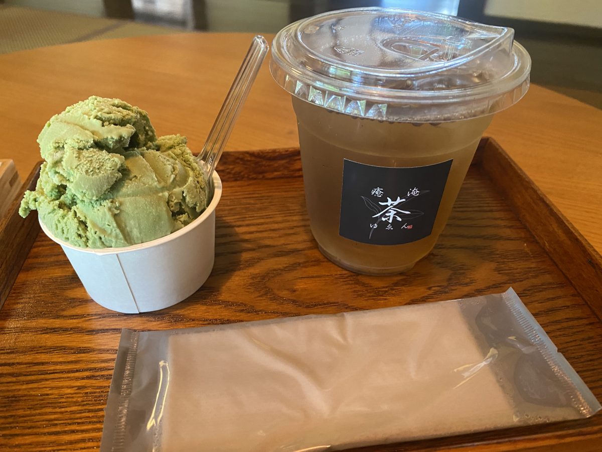 抹茶アイスクリームと茎ほうじ茶〜5歳息子ぐびぐび飲んでました♪さっぱりと香ばしく後味スッキリで柔らかな味わいでした^_^ 飲みきれなくてもそのまま持ち帰れるカップで提供してもらえるのも嬉しいポイントでした〜