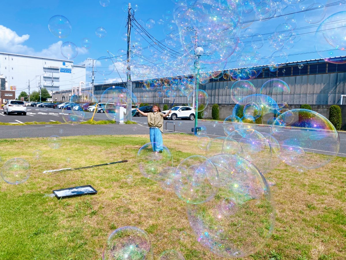 【Peace泡玉女子さん】シャボン玉ショーの様子〜夏の青空にシャボン玉が降り注ぐ〜