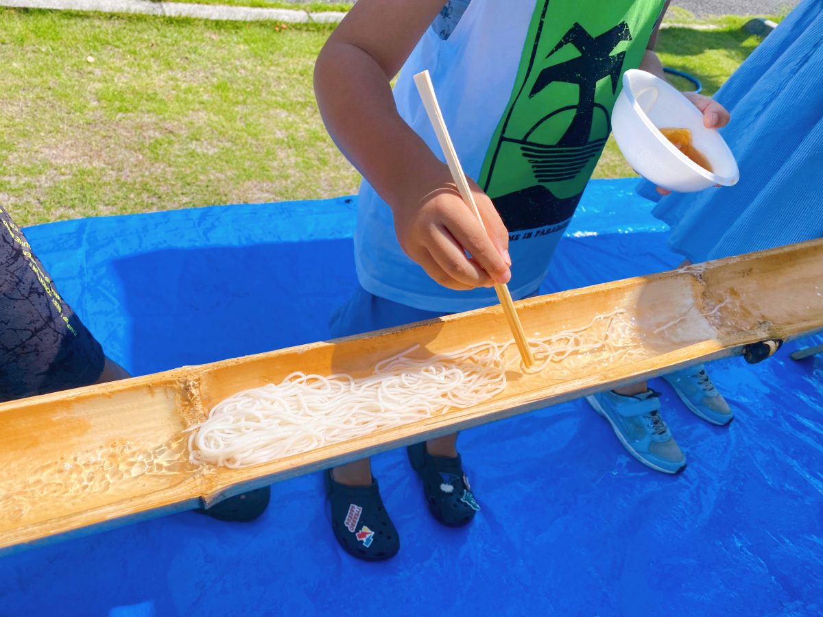 流れてくるそうめん！キャッチできるか？わくわくドキドキ！子ども達の笑顔が堪らなく可愛かったぁ〜