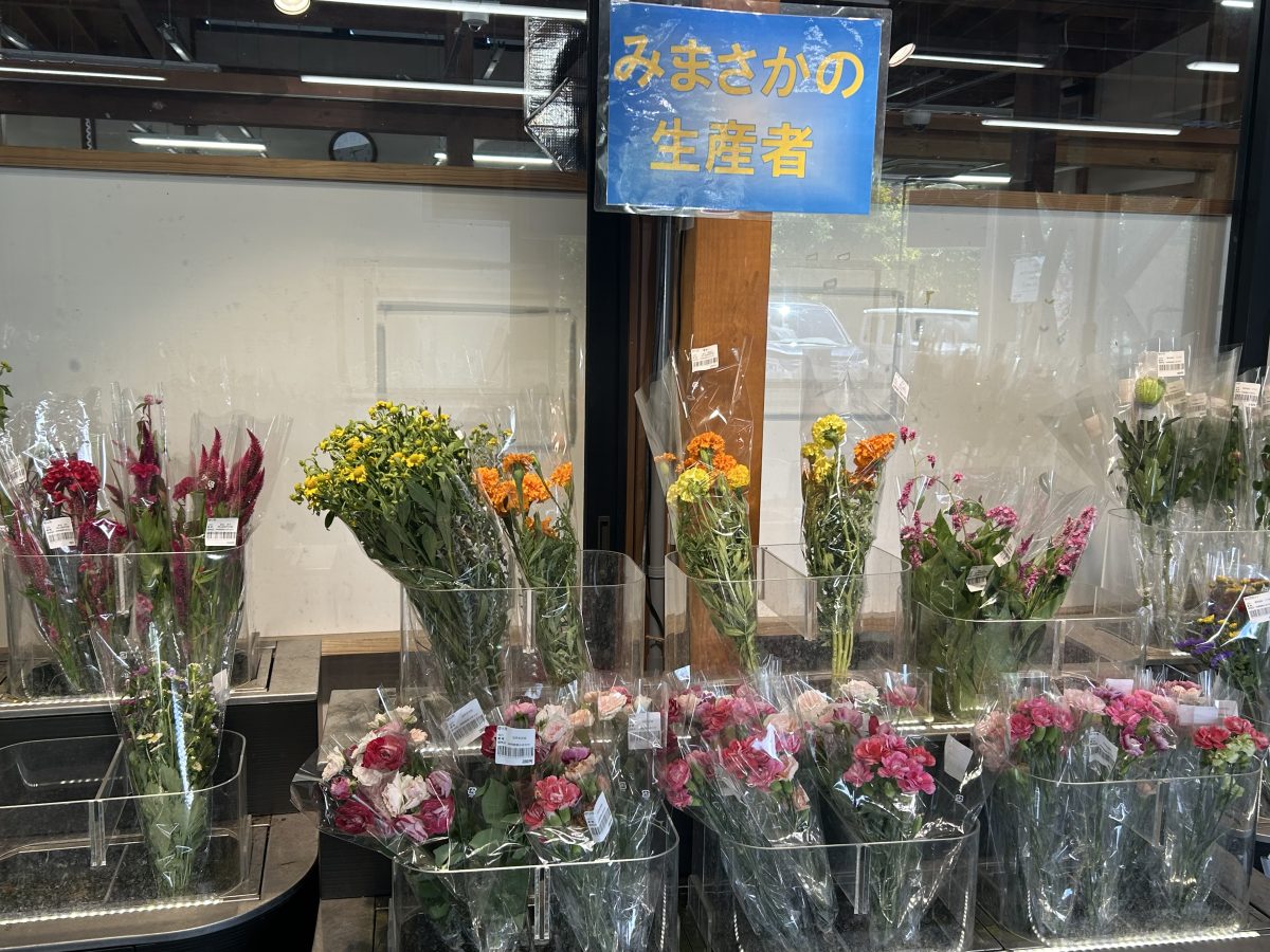 お花も売ってます