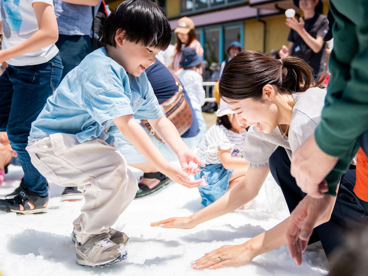 【泉ケ丘】8月24日（土）はサマースノーヒルとひまわりの花摘みが同時開催の「ハーベストの丘」へ♪8月25日（日）は最後の夏祭りも！