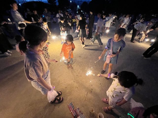 【柏市】学校で手持ち花火！？　8月25日開催「明原まつり」をレポート