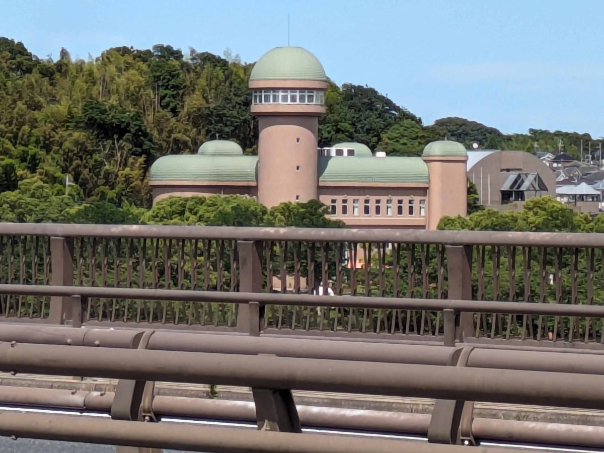 手賀大橋から見た水の館