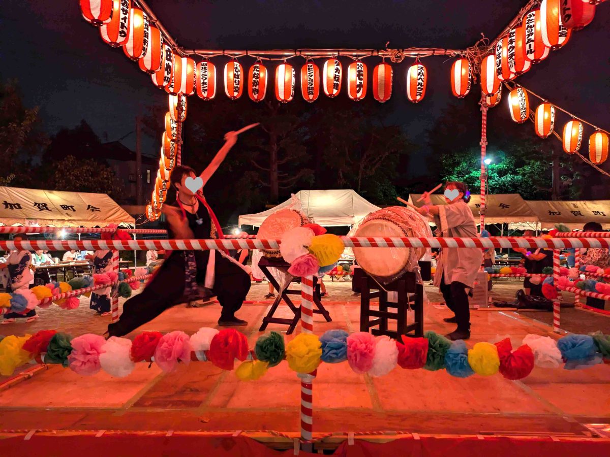 神輿の後は盆踊り再開。太鼓を叩く加賀太鼓の方々。