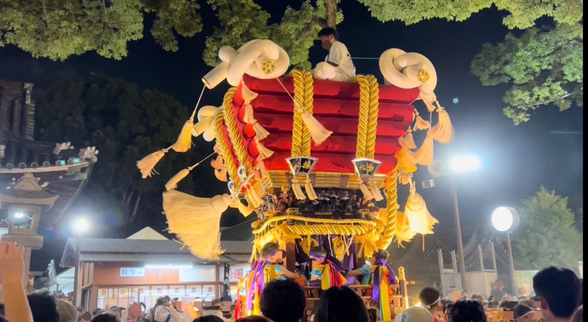 夜の宮入　梅北のふとん太鼓　遅くまであります　ボルテージは　最高潮