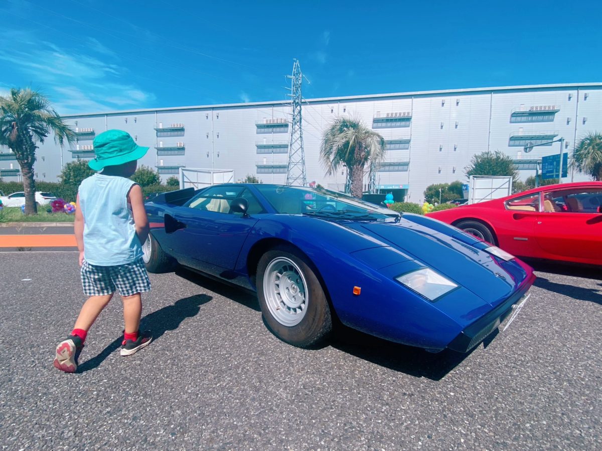 「かっこい〜！！」初めて見る車に大興奮♩