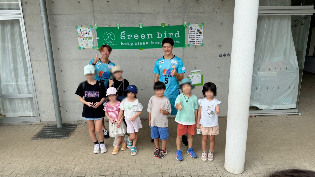 11の各拠点には流山F•C選手の皆さんが参加！会話も楽しみながら清掃しました♩