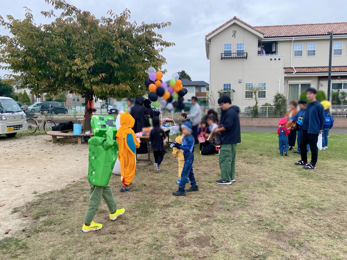 公園で遊びながら交流もできる楽しく素敵なハロウィンウォークでした