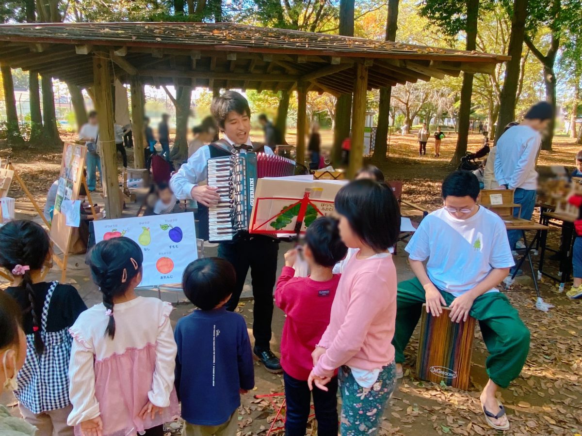 【川田康輔】はらぺこあおむしを演奏♩ココロがうきうき♡する柔らかで聴き心地が良いアコーディオンの音色が森に響き渡りました♩