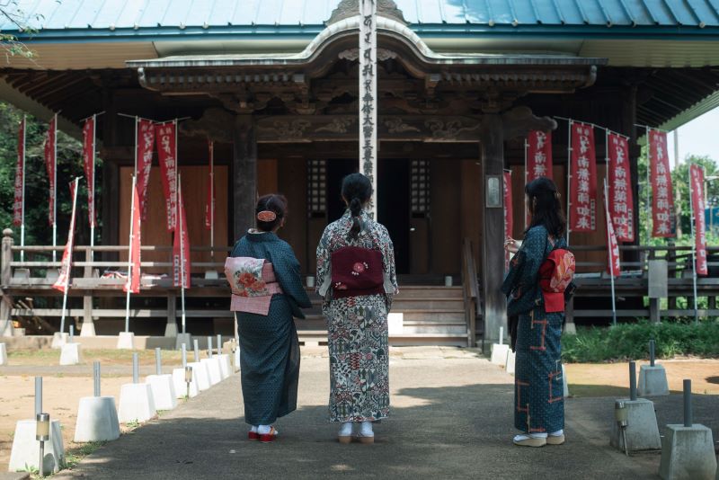 医王寺薬師堂。ご本尊は、平安時代の天台宗の僧・恵心僧都源信作と伝えられる薬師如来坐像（柏市指定文化財）。12年に一度、寅年に御開帳されるので、次に拝顔できるのは2034年になります！（撮影：小川兄弟）