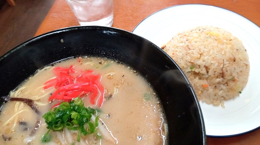 【池田市】愛されて四半世紀の「らーめんと餃子の店 尊鉢」超おトク価格のラーメンランチセットは今年中に食べておくのがおススメ！