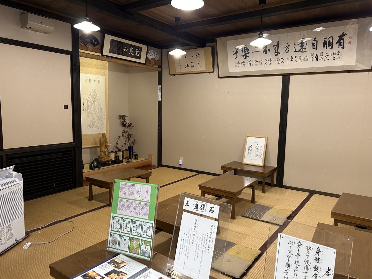 施設奥にある寺子屋。2019年まで10年間、小学４～6年生に「こども論語塾」が開かれていたがコロナ禍で休止中。再開が待たれる