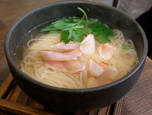 【吹田市】江坂にある「お酒と饂飩　金爾」で、店主こだわりの饂飩と日本酒を！！