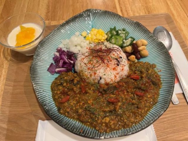 【吹田市】スパイスの魅力がてんこ盛り！ 心も体も幸せに♪ カレー屋さん「スパイスキッチン結」