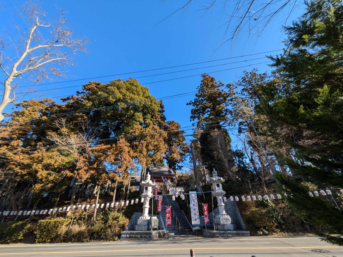 目の前に長国山妙照寺があります。