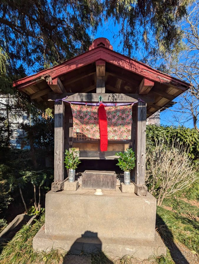 若白毛弁財天の祀られた祠