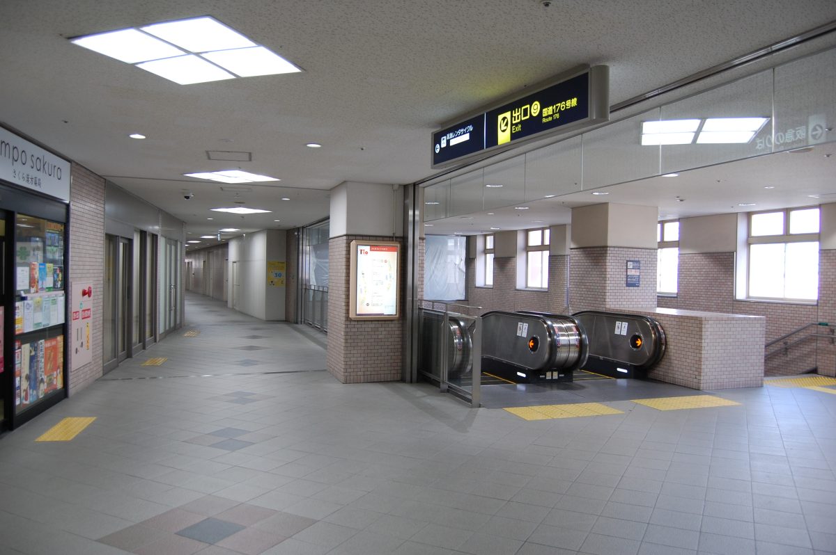 豊中駅北出口を出てお店を目指します。